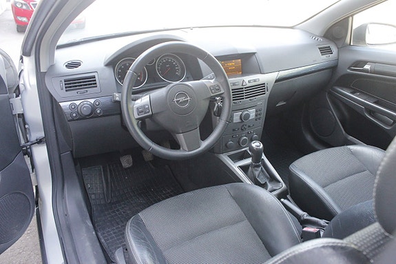 Opel Astra 16 of 18