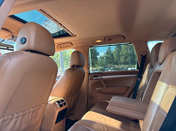 Porsche Cayenne S 23 of 27
