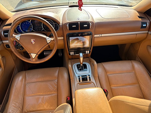 Porsche Cayenne S 18 of 27