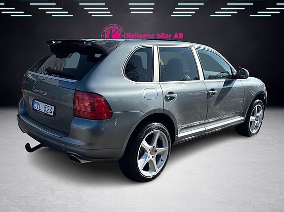 Porsche Cayenne S 10 of 27