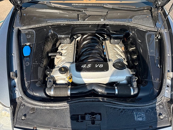 Porsche Cayenne S 19 of 27