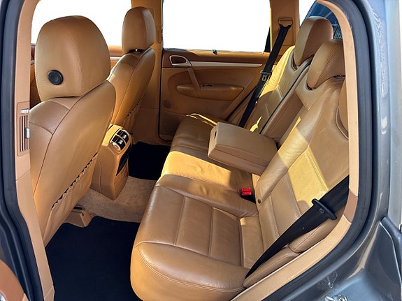 Porsche Cayenne S 13 of 27