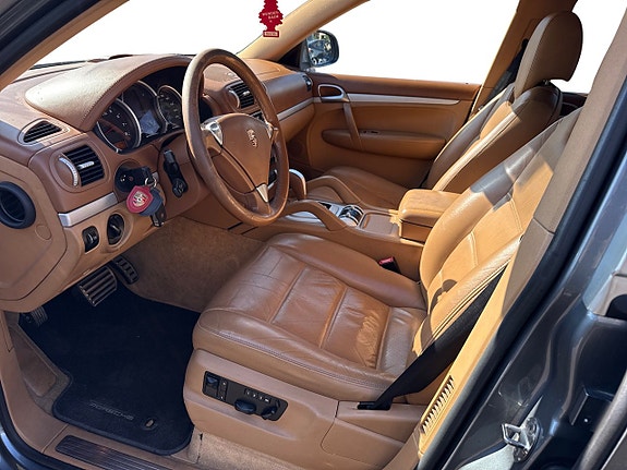 Porsche Cayenne S 12 of 27