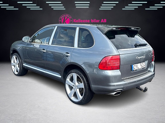Porsche Cayenne S 3 of 5