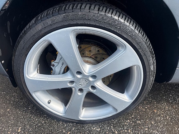 Porsche Cayenne S 5 of 5