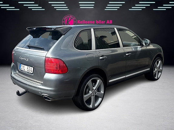 Porsche Cayenne S 4 of 5