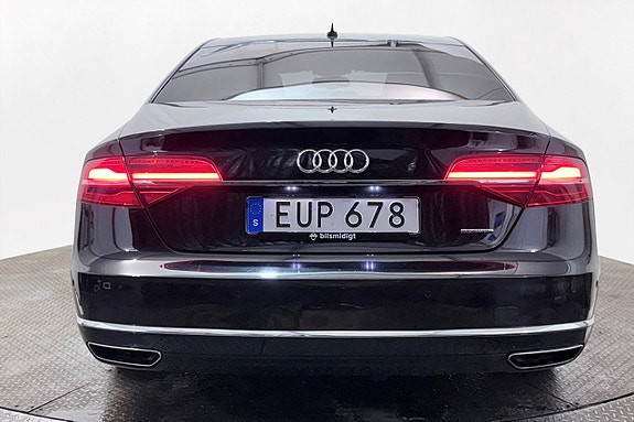 Audi A8 7 of 27