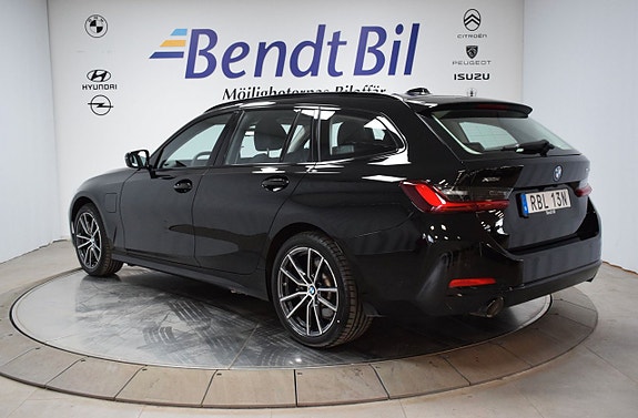 BMW 330e 12 of 22