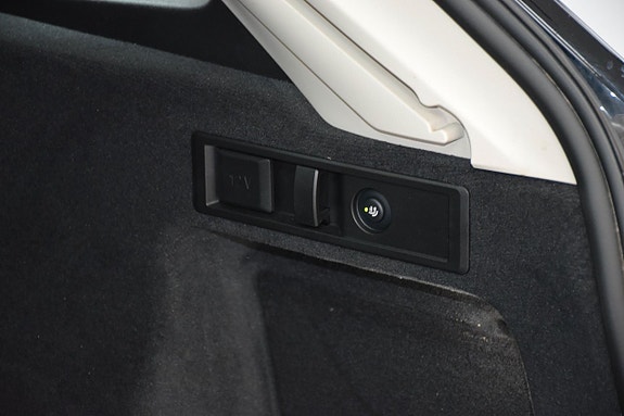BMW 330e 15 of 22
