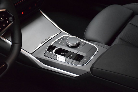 BMW 330e 10 of 22