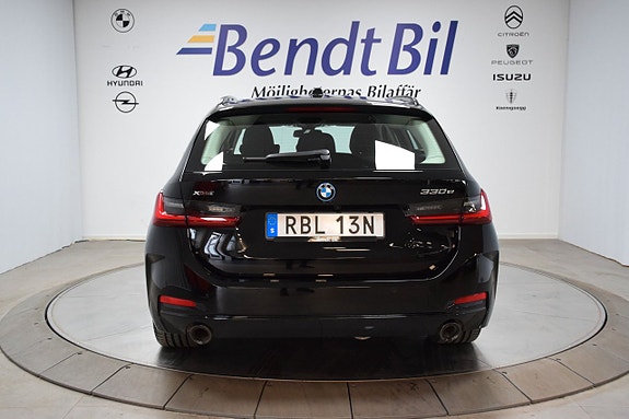 BMW 330e 13 of 22