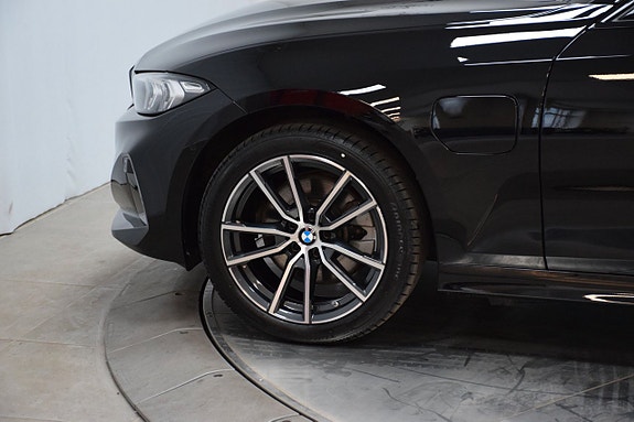 BMW 330e 22 of 22