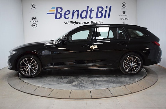 BMW 330e 11 of 22