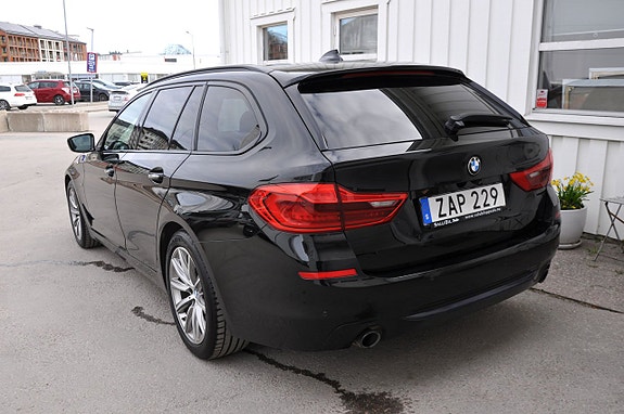 BMW 530i 4 of 5