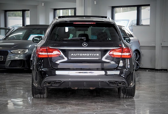 Mercedes-Benz C63 3 of 26