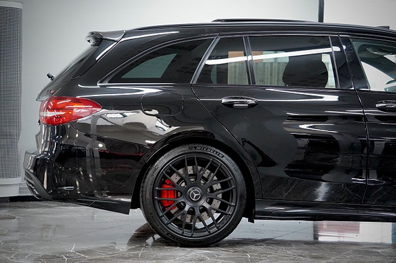 Mercedes-Benz C63 7 of 26