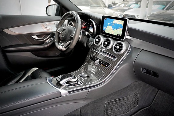 Mercedes-Benz C63 14 of 26