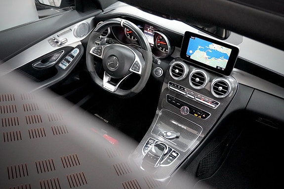 Mercedes-Benz C63 16 of 26