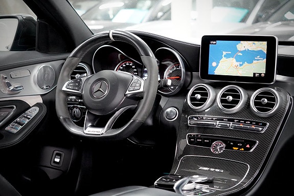Mercedes-Benz C63 9 of 26