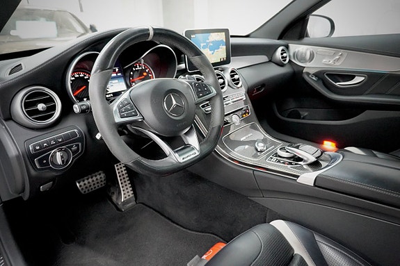 Mercedes-Benz C63 15 of 26
