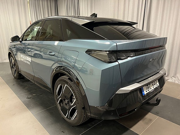Peugeot e-3008 4 of 5