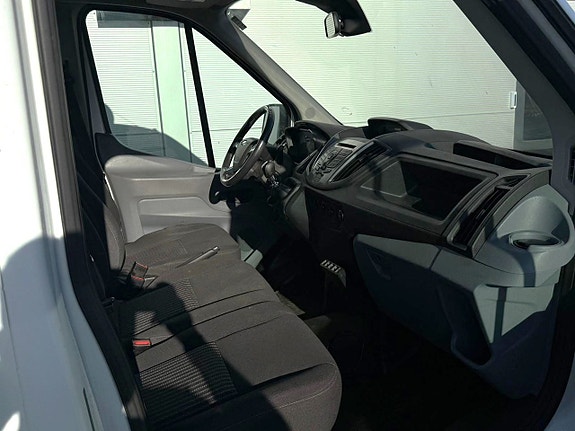 Ford Transit 9 of 12