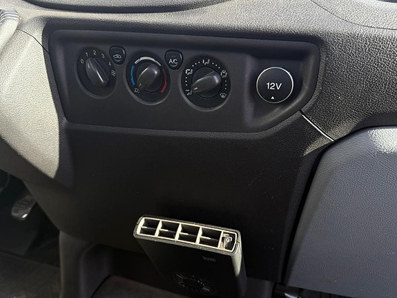 Ford Transit 12 of 12
