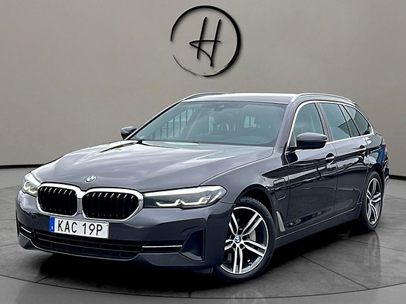 BMW 530e 2 of 5