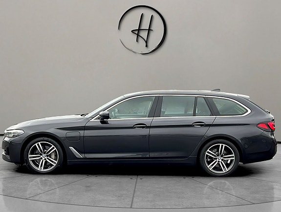 BMW 530e 4 of 5