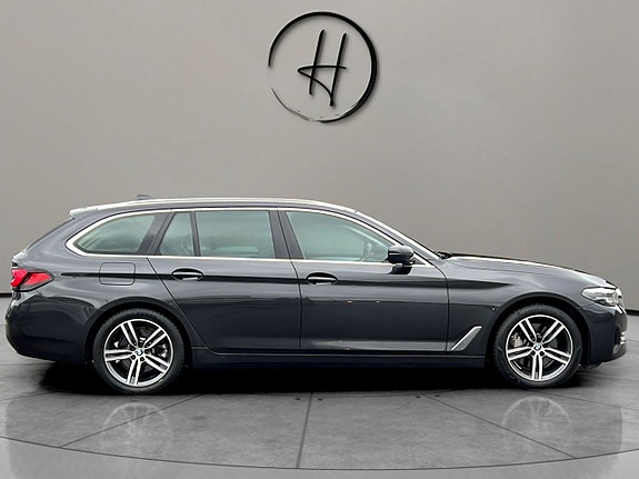 BMW 530e 3 of 5