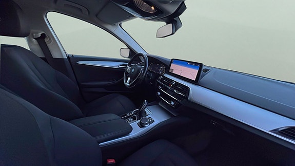 BMW 530e 9 of 30