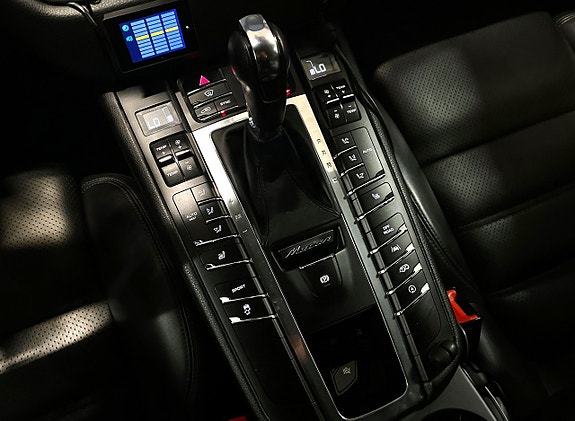 Porsche Macan S 13 of 27