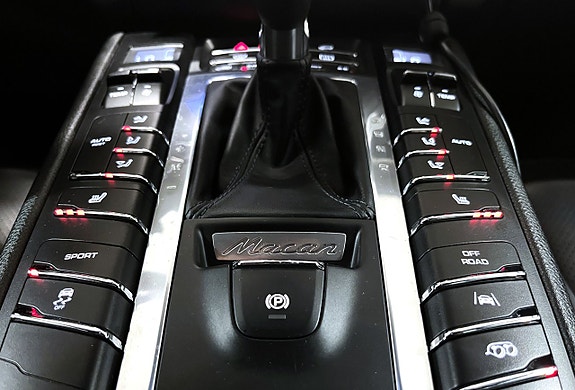 Porsche Macan S 14 of 27