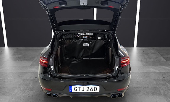 Porsche Macan S 26 of 27