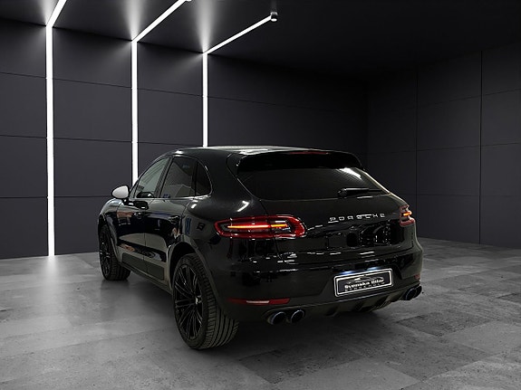 Porsche Macan S 6 of 27