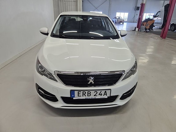 Peugeot 308 2 of 5
