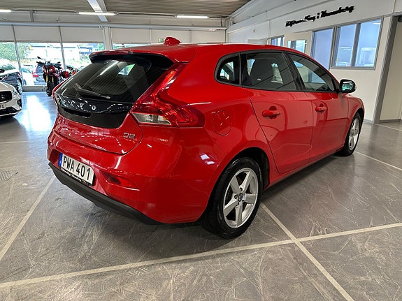 Volvo V40 3 of 15