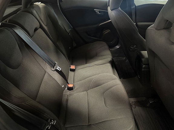 Volvo V40 6 of 15