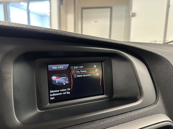 Volvo V40 14 of 15