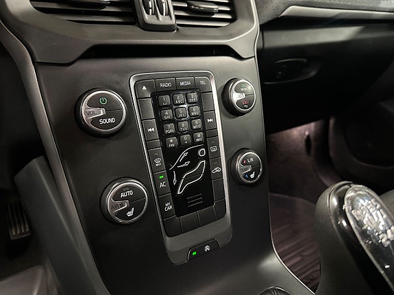 Volvo V40 12 of 15