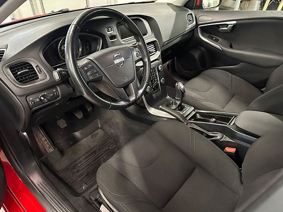 Volvo V40 9 of 15