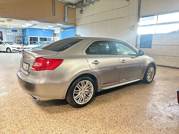 Suzuki Kizashi 4 of 5
