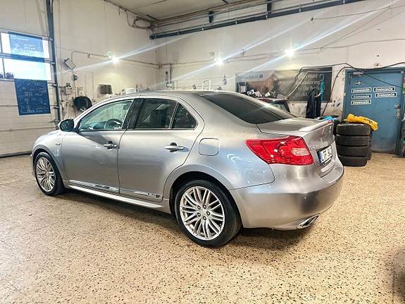 Suzuki Kizashi 5 of 5