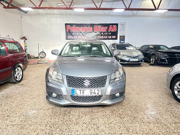 Suzuki Kizashi 2 of 5