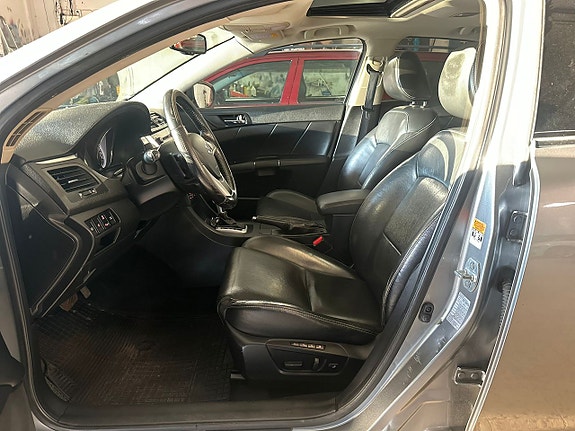 Suzuki Kizashi 7 of 12