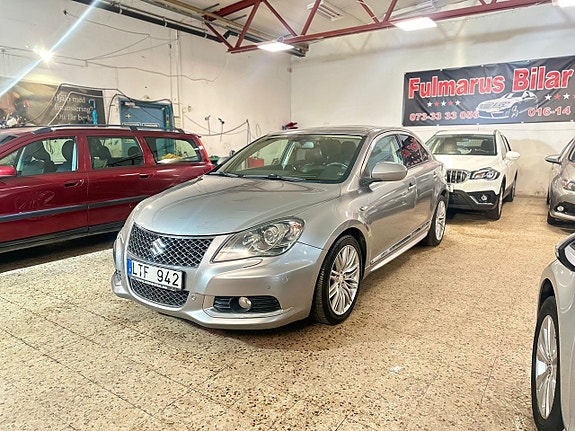 Suzuki Kizashi 3 of 5