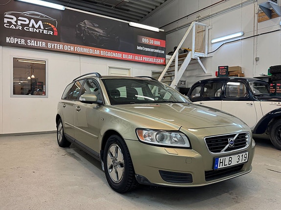 Volvo V50 3 of 5