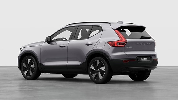 Volvo EX40 2 of 5
