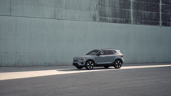 Volvo EX40 10 of 16
