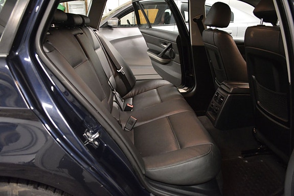 BMW 325Xi 10 of 12